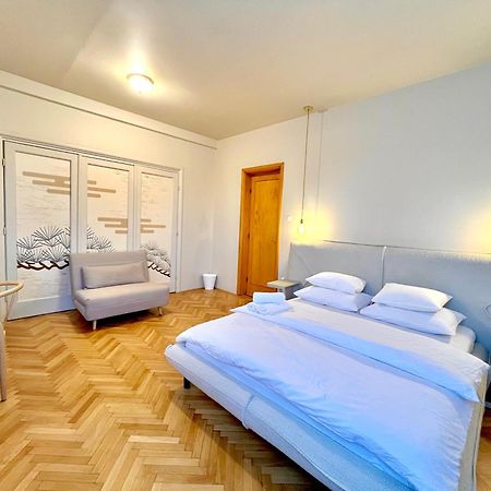 City Center Unirii Square Private Rooms With City View - Shared Amenities Boekarest Buitenkant foto