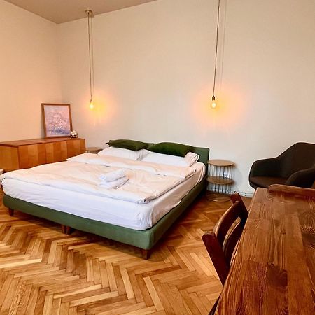 City Center Unirii Square Private Rooms With City View - Shared Amenities Boekarest Buitenkant foto