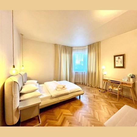 City Center Unirii Square Private Rooms With City View - Shared Amenities Boekarest Buitenkant foto