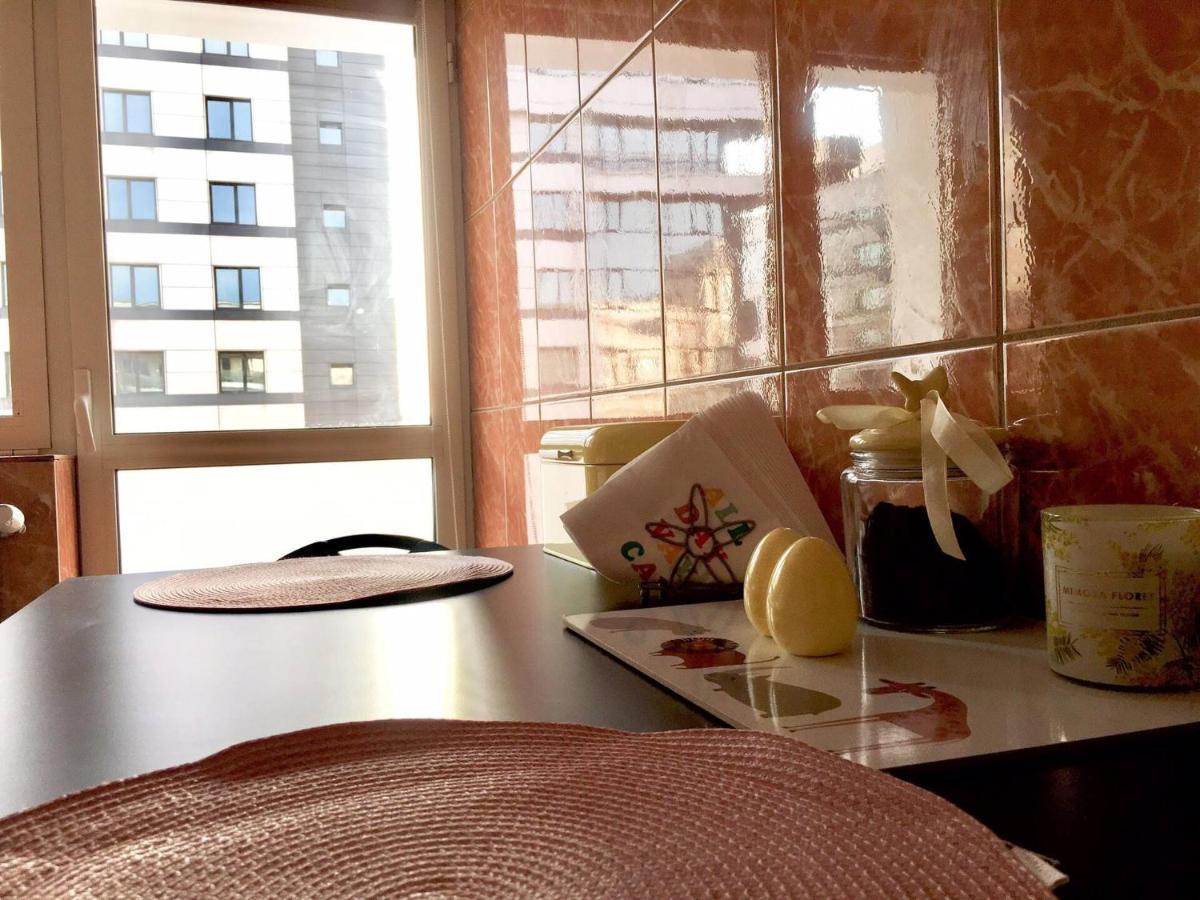 City Center Unirii Square Private Rooms With City View - Shared Amenities Boekarest Buitenkant foto