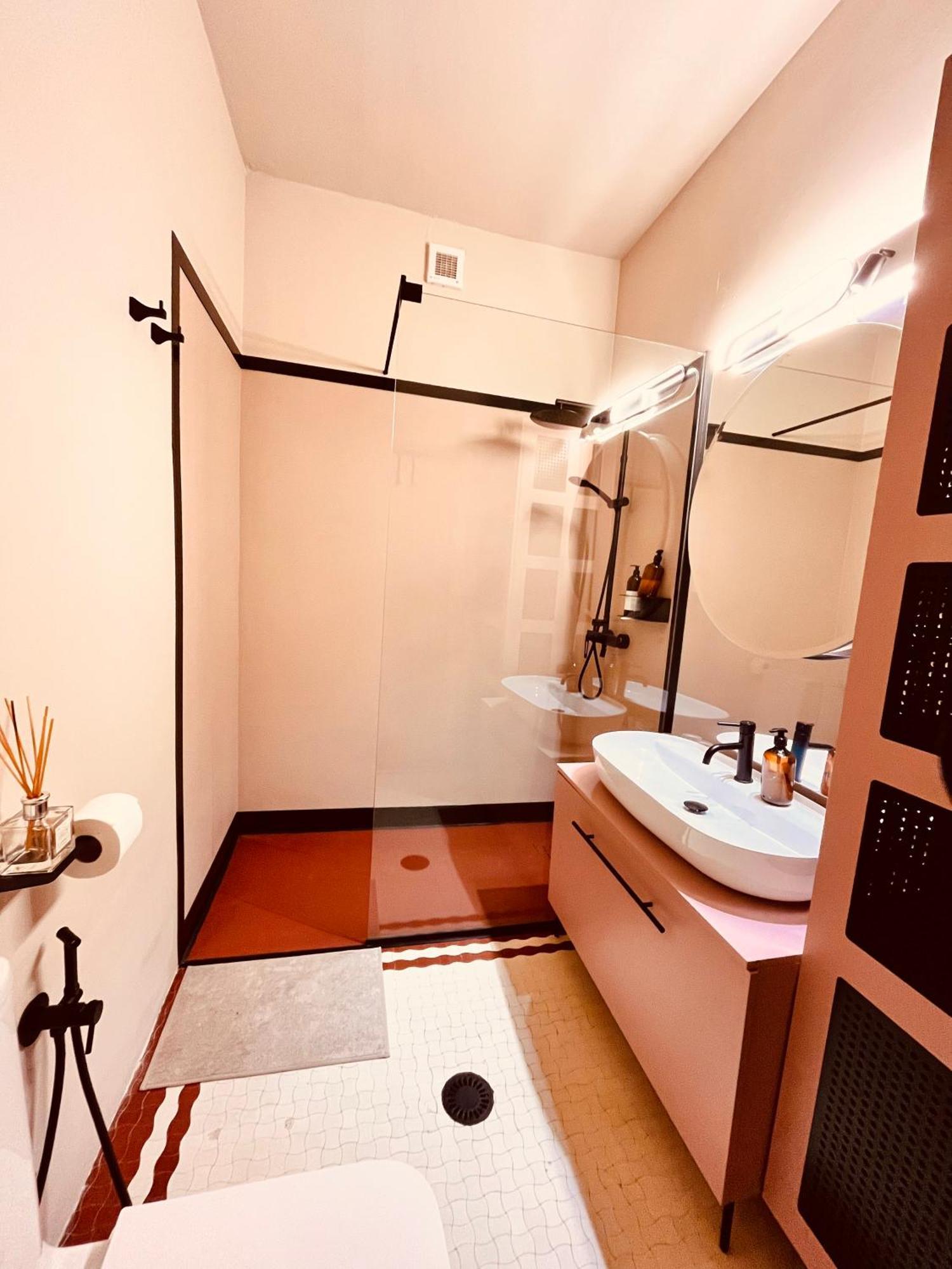 City Center Unirii Square Private Rooms With City View - Shared Amenities Boekarest Buitenkant foto
