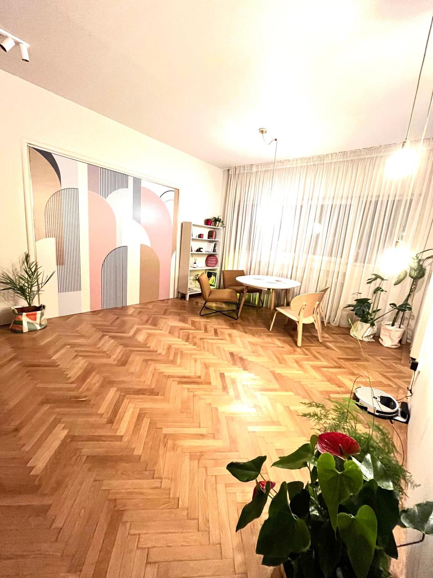 City Center Unirii Square Private Rooms With City View - Shared Amenities Boekarest Buitenkant foto