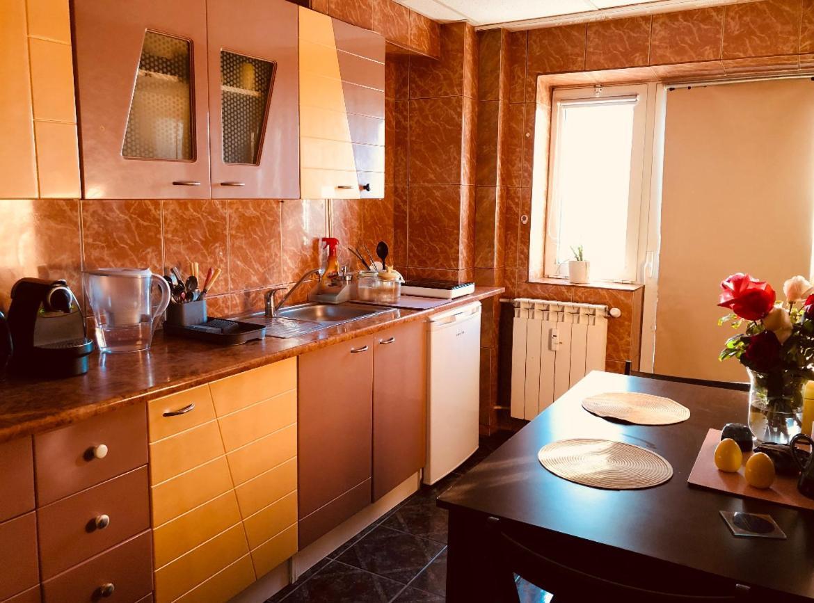 City Center Unirii Square Private Rooms With City View - Shared Amenities Boekarest Buitenkant foto