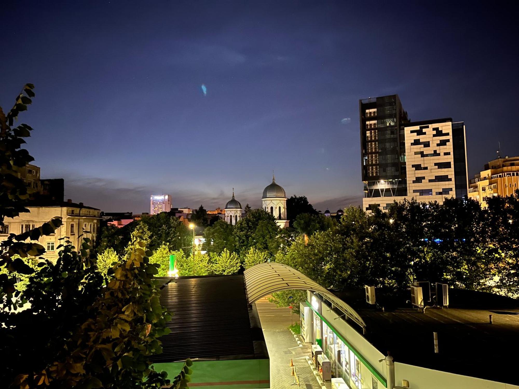 City Center Unirii Square Private Rooms With City View - Shared Amenities Boekarest Buitenkant foto