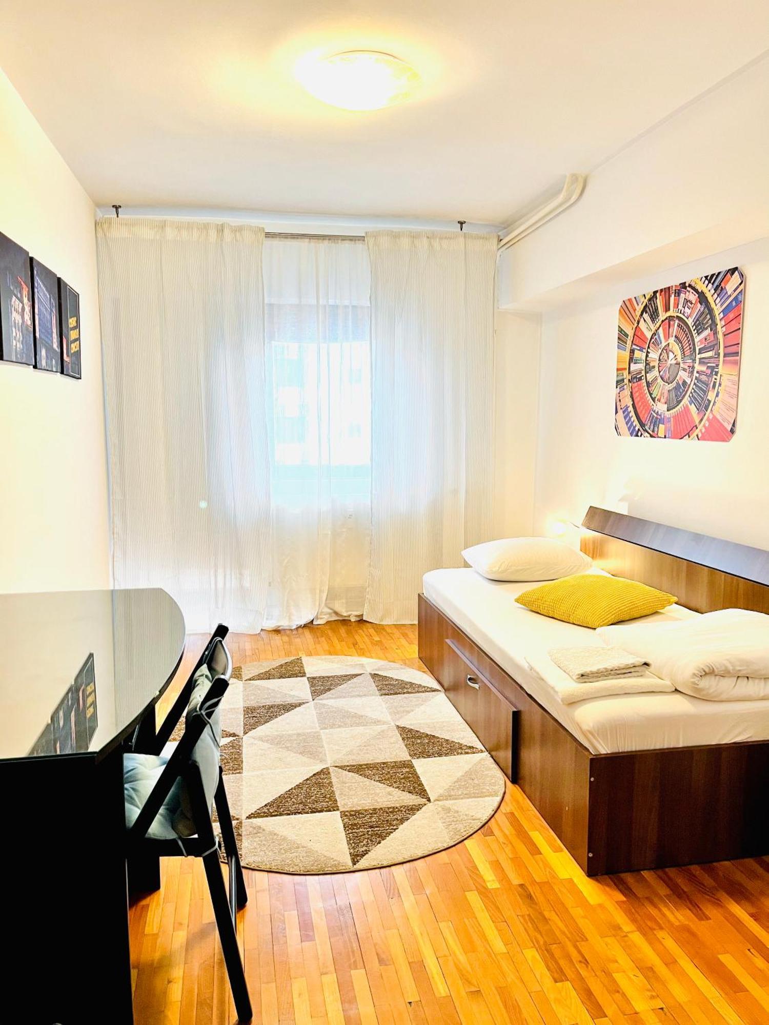 City Center Unirii Square Private Rooms With City View - Shared Amenities Boekarest Kamer foto