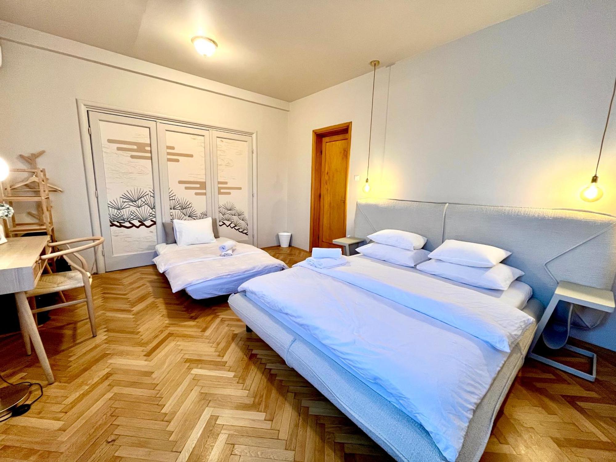 City Center Unirii Square Private Rooms With City View - Shared Amenities Boekarest Kamer foto