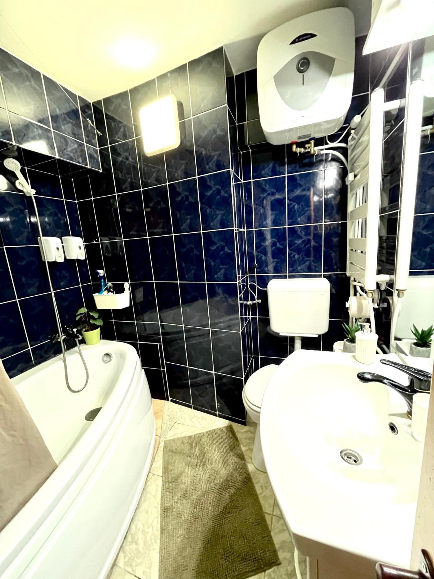 City Center Unirii Square Private Rooms With City View - Shared Amenities Boekarest Buitenkant foto