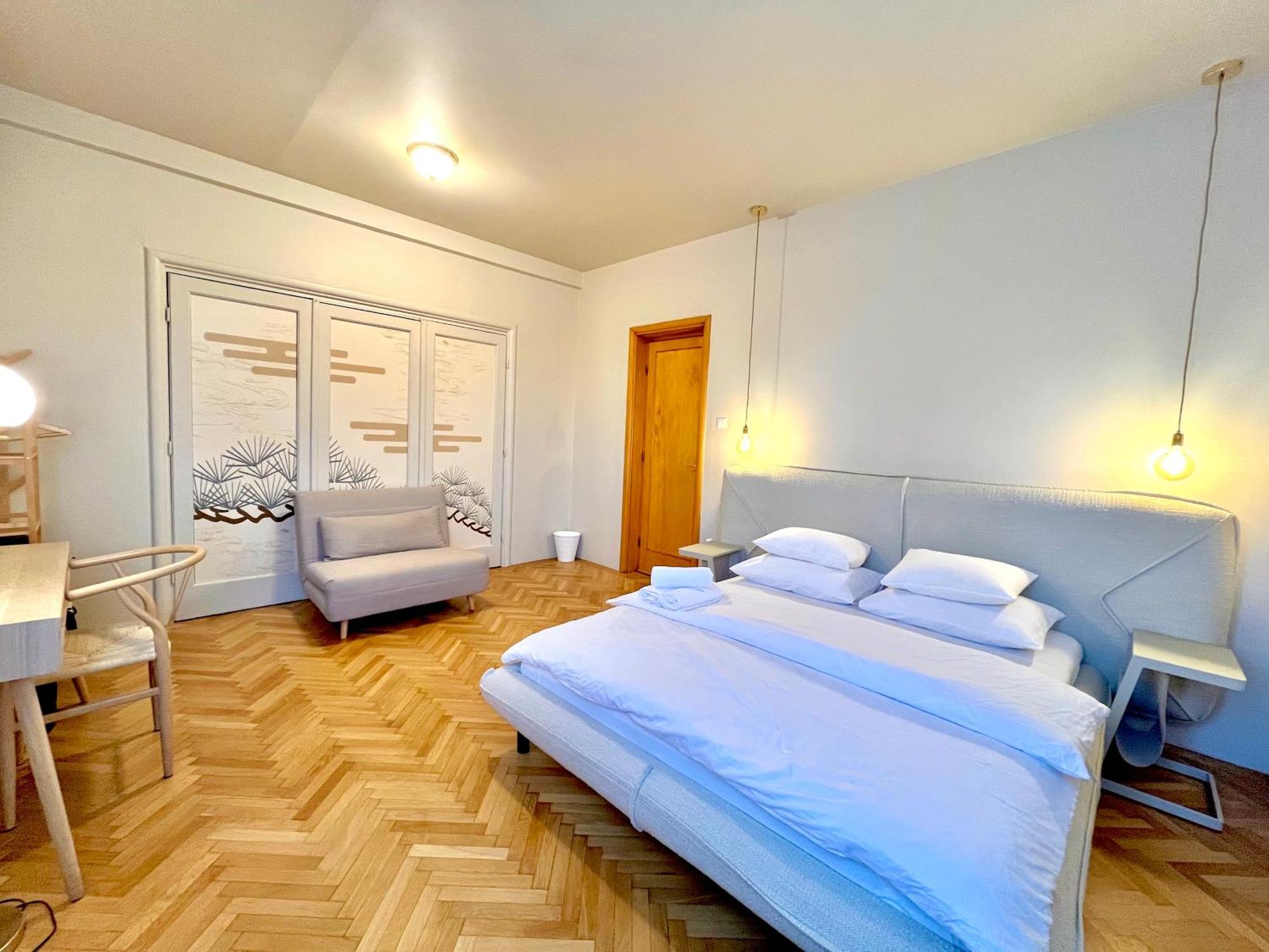 City Center Unirii Square Private Rooms With City View - Shared Amenities Boekarest Buitenkant foto